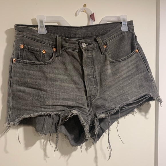 Premium levis denim shorts size 29 - Picture 2 of 4